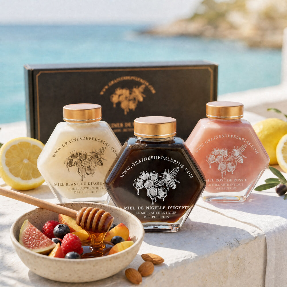 Coffret Découverte, miels Blanc, Nigelle et Rose, cuillère de miel de Nigelle sur salade de fruits d'été