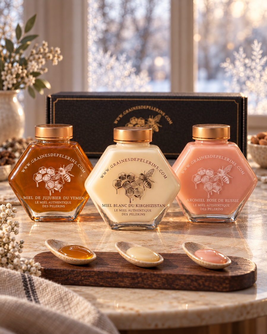 Jujubier-Honig, Weißer Honig und Aromiel Rose mit drei Probierlöffeln vor der Prestige-Box.