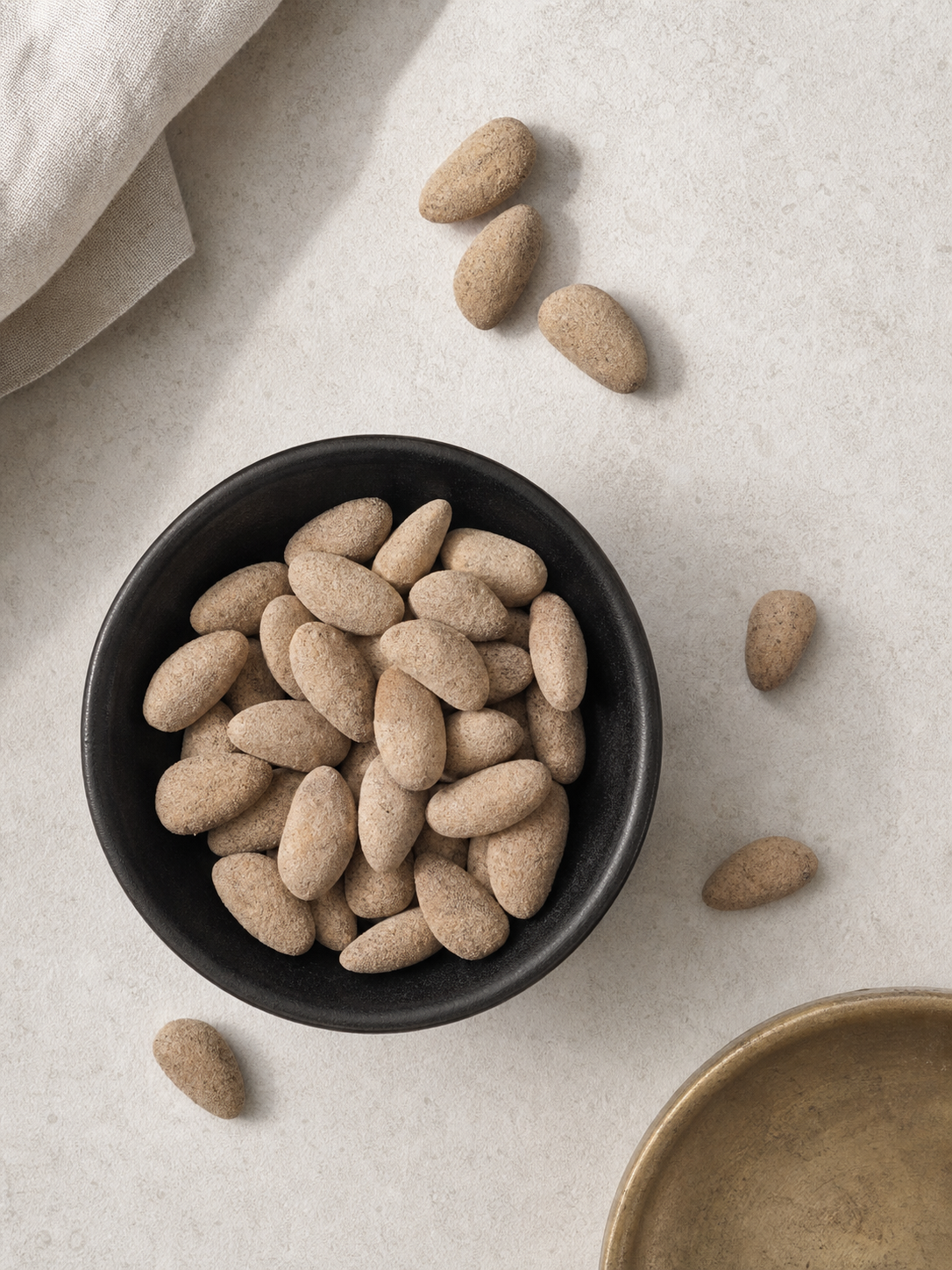 Composition sur ivoire d’Amandes Wasabi mates et poudrées